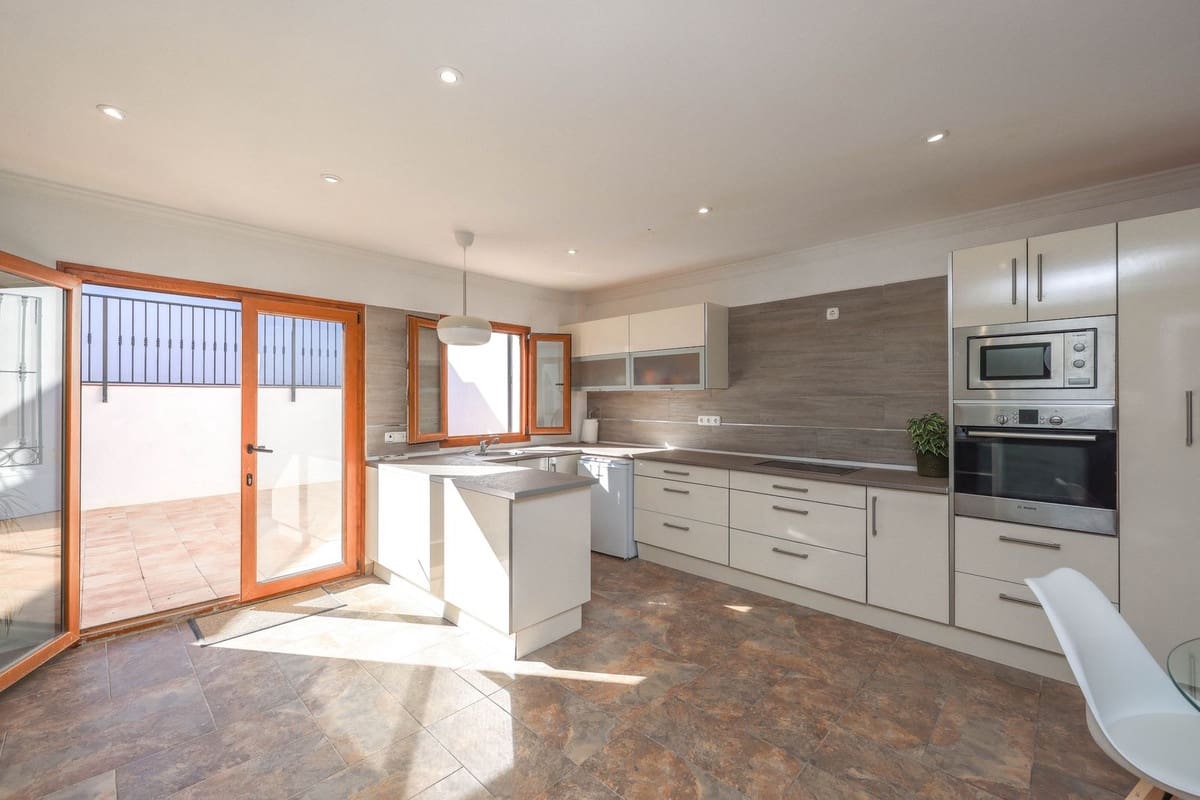 4 soverom Hus til salgs i Guaro med garasje - € 260 000 (Ref: 9420078)