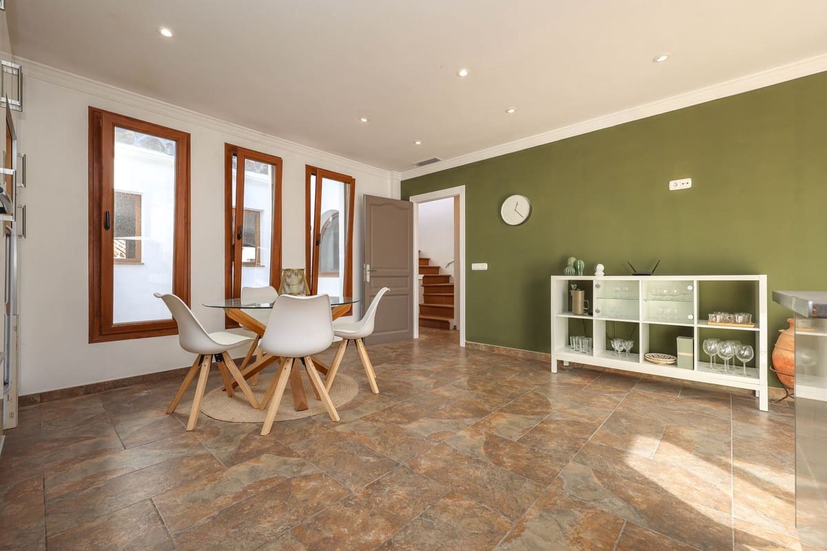 4 soverom Hus til salgs i Guaro med garasje - € 260 000 (Ref: 9420078)