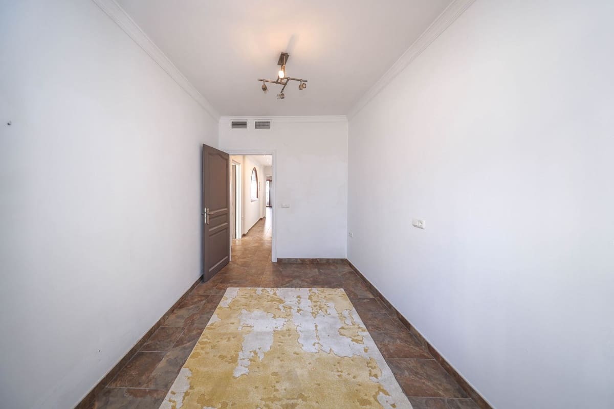 4 soverom Hus til salgs i Guaro med garasje - € 260 000 (Ref: 9420078)