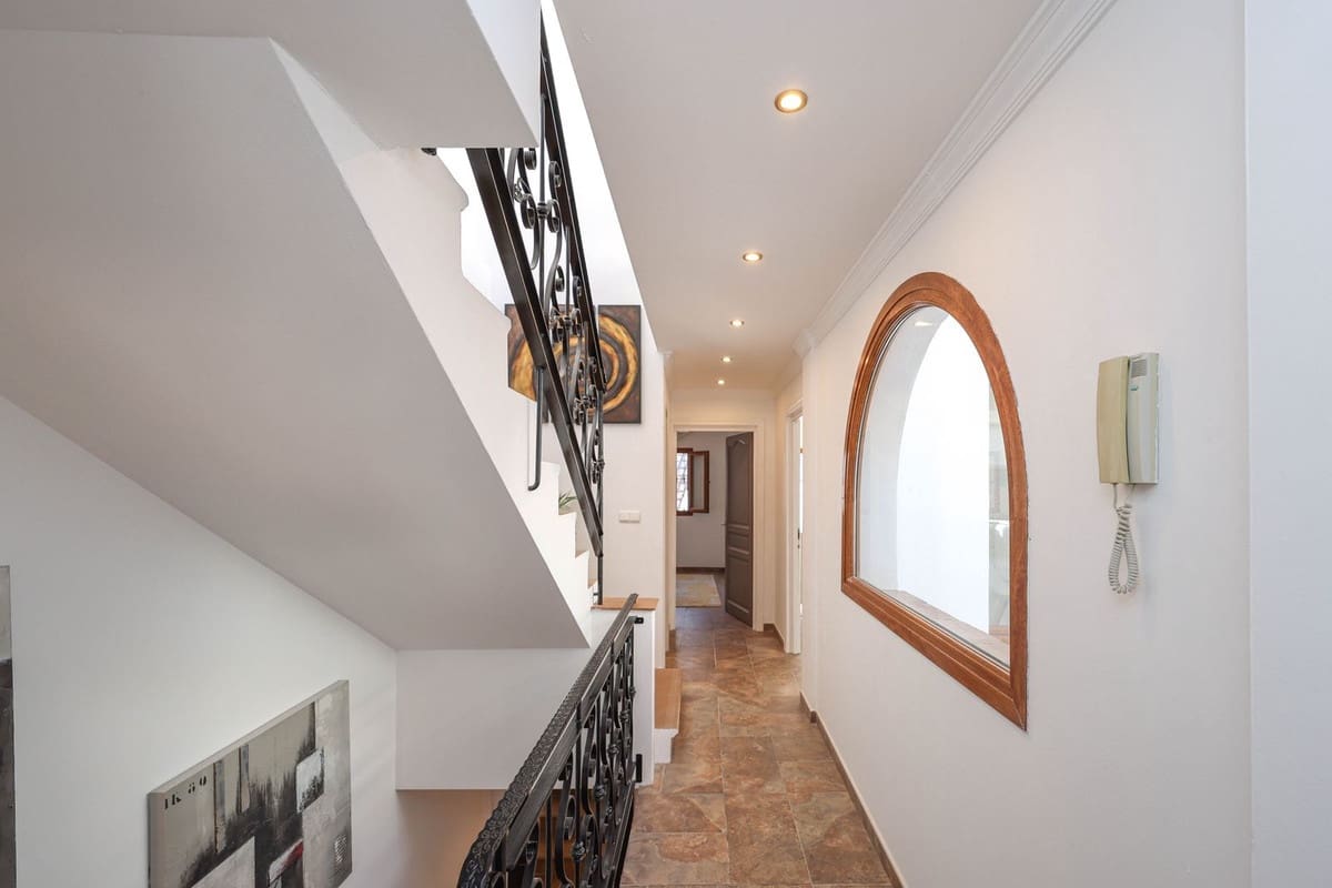 4 soverom Hus til salgs i Guaro med garasje - € 260 000 (Ref: 9420078)