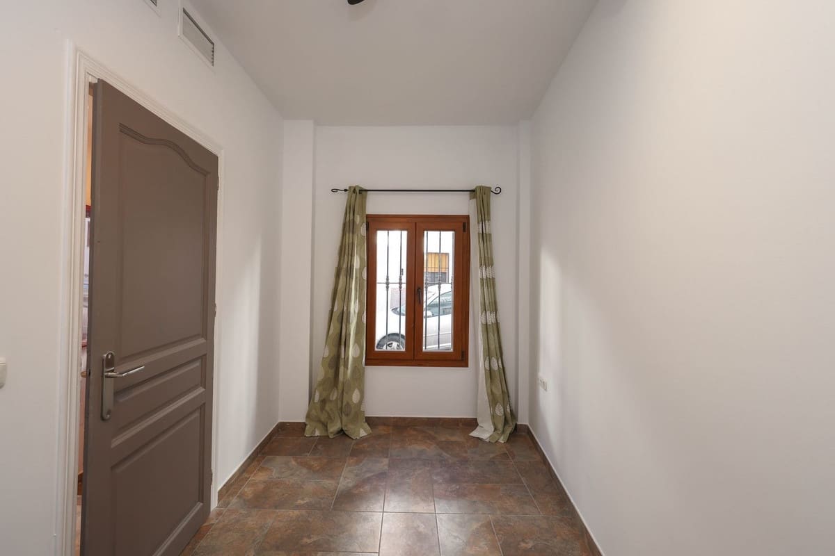 4 soverom Hus til salgs i Guaro med garasje - € 260 000 (Ref: 9420078)