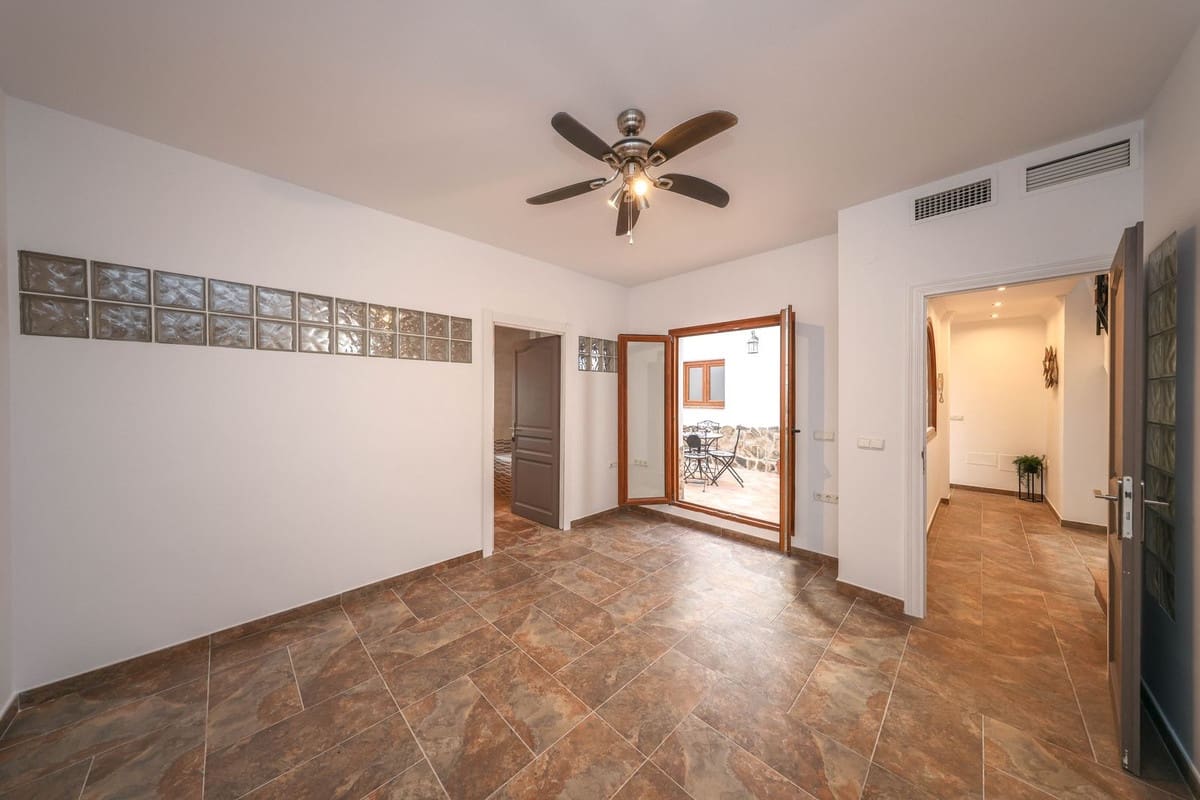 4 soverom Hus til salgs i Guaro med garasje - € 260 000 (Ref: 9420078)