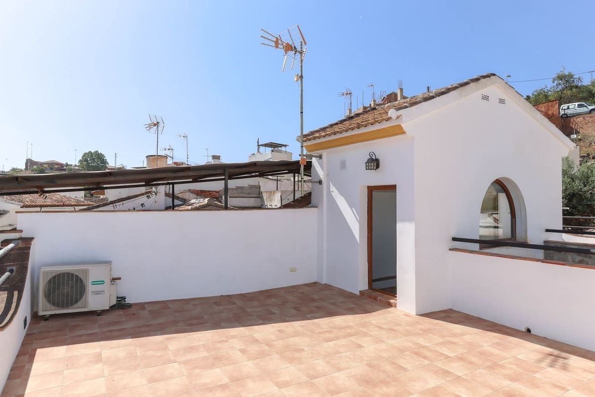 4 soverom Hus til salgs i Guaro med garasje - € 260 000 (Ref: 9420078)