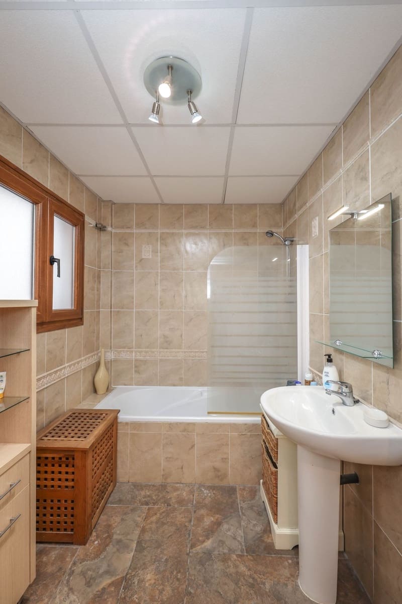 4 soverom Hus til salgs i Guaro med garasje - € 260 000 (Ref: 9420078)