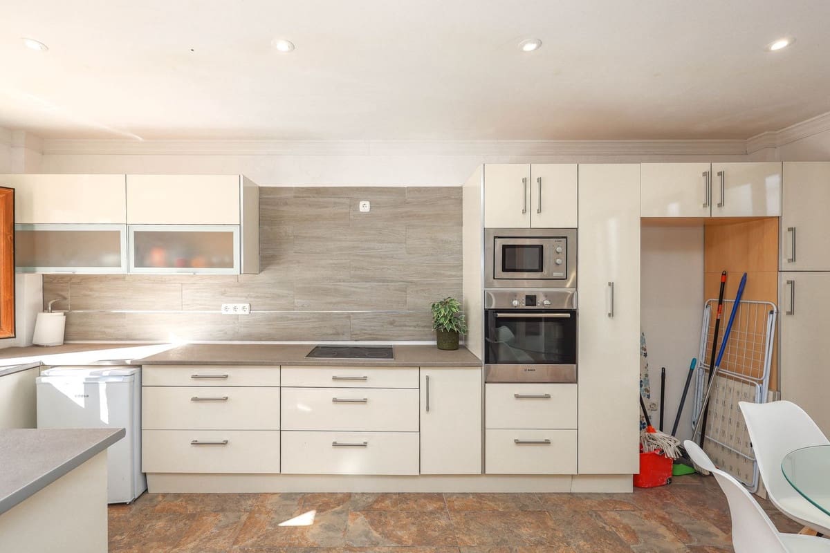 4 soverom Hus til salgs i Guaro med garasje - € 260 000 (Ref: 9420078)