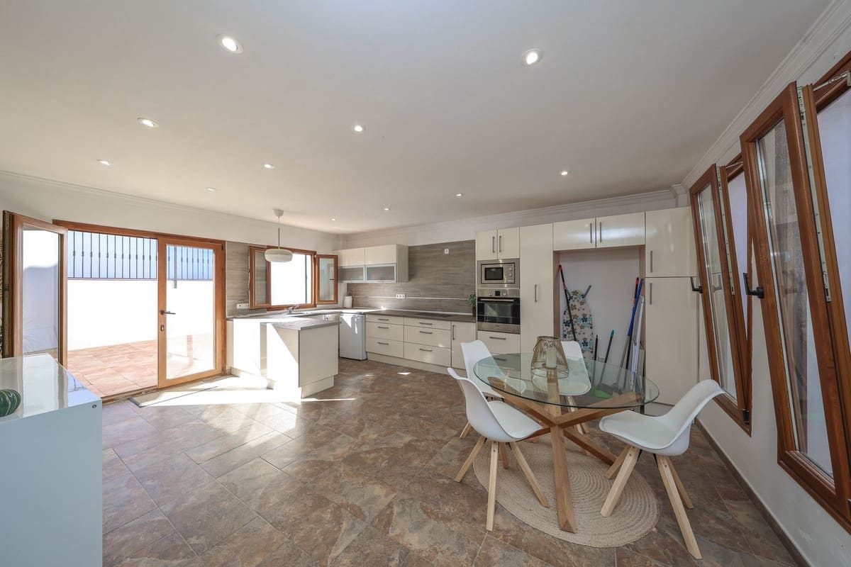 4 soverom Hus til salgs i Guaro med garasje - € 260 000 (Ref: 9420078)