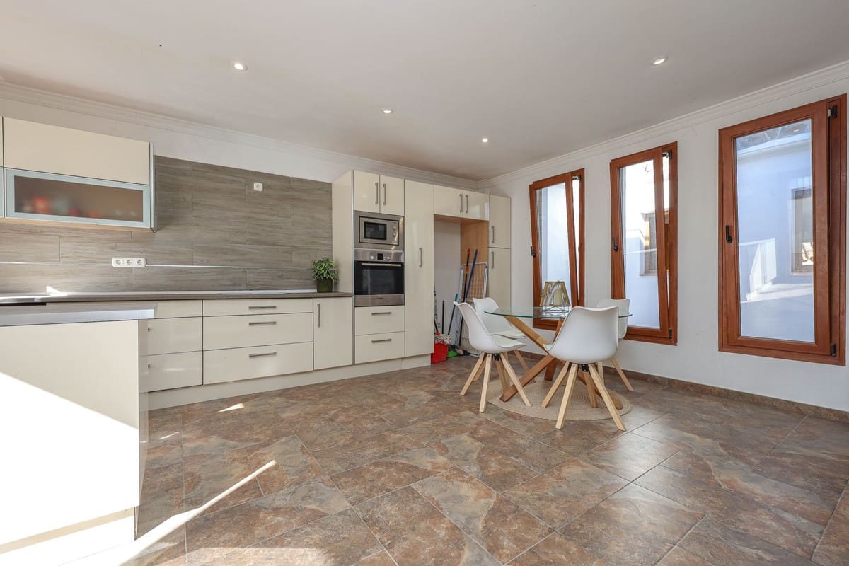 4 soverom Hus til salgs i Guaro med garasje - € 260 000 (Ref: 9420078)