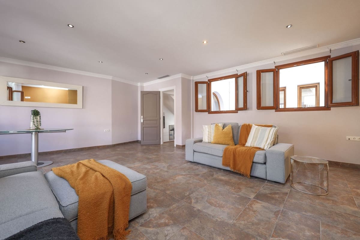 4 soverom Hus til salgs i Guaro med garasje - € 260 000 (Ref: 9420078)