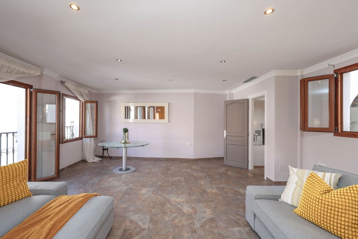 4 soverom Hus til salgs i Guaro med garasje - € 260 000 (Ref: 9420078)