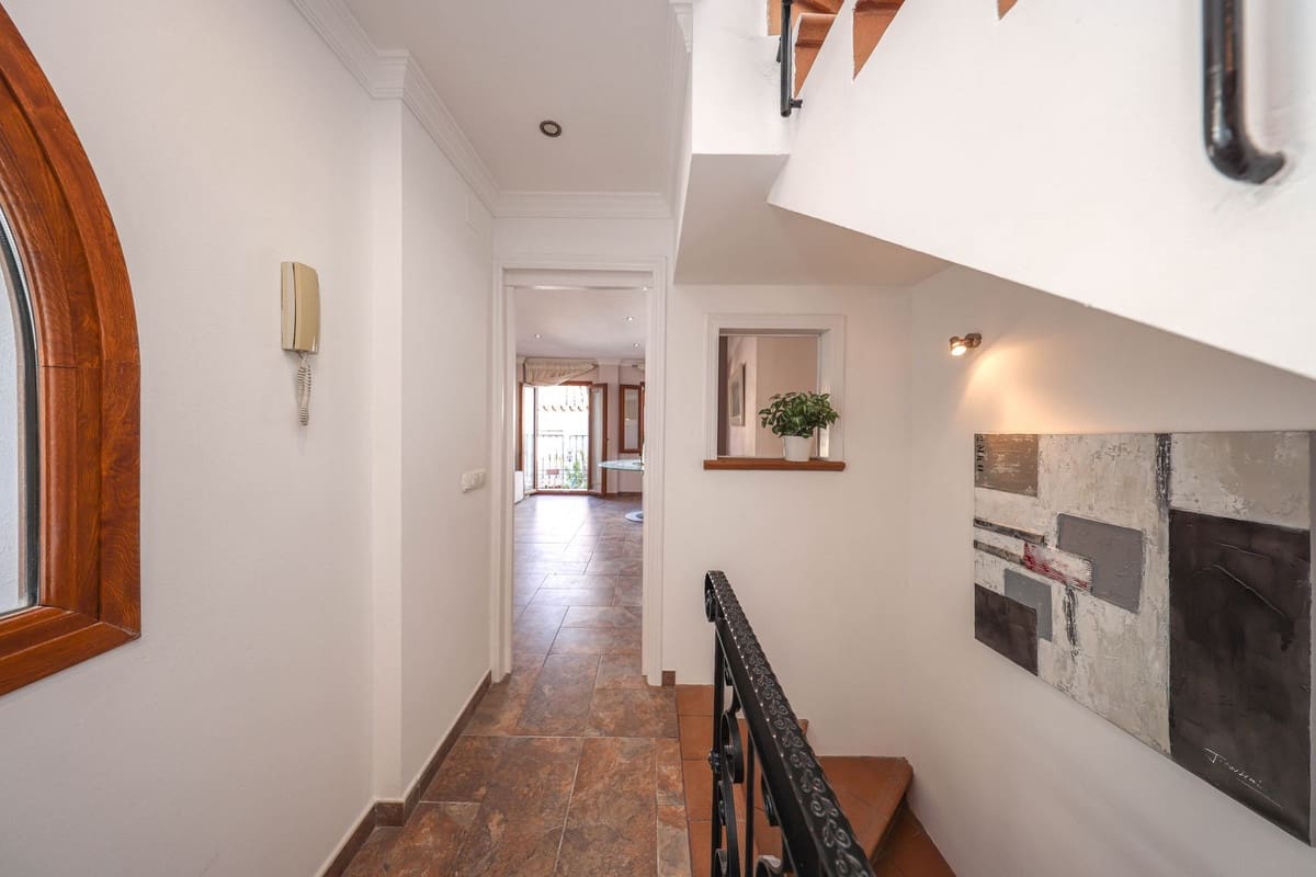 4 soverom Hus til salgs i Guaro med garasje - € 260 000 (Ref: 9420078)