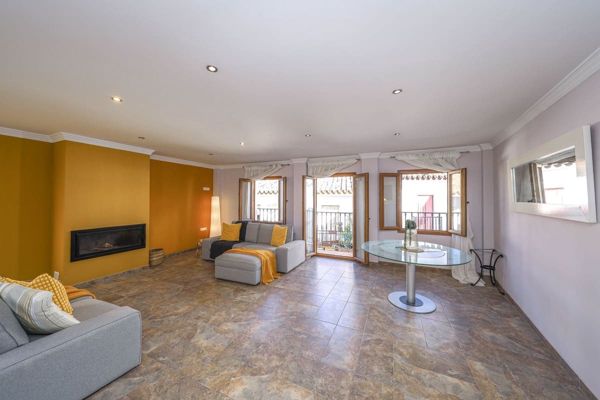 4 soverom Hus til salgs i Guaro med garasje - € 260 000 (Ref: 9420078)