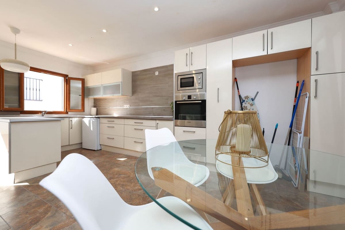 4 soverom Hus til salgs i Guaro med garasje - € 260 000 (Ref: 9420078)