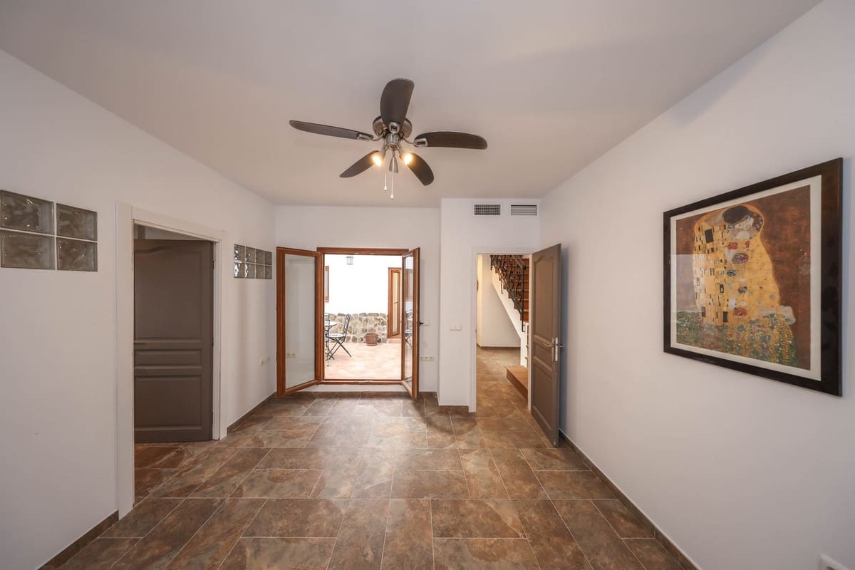 4 soverom Hus til salgs i Guaro med garasje - € 260 000 (Ref: 9420078)