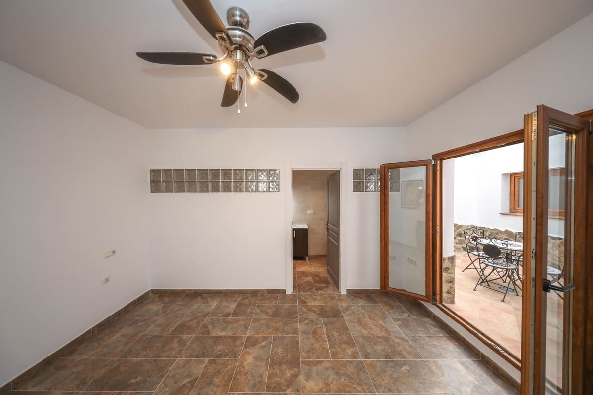 4 soverom Hus til salgs i Guaro med garasje - € 260 000 (Ref: 9420078)