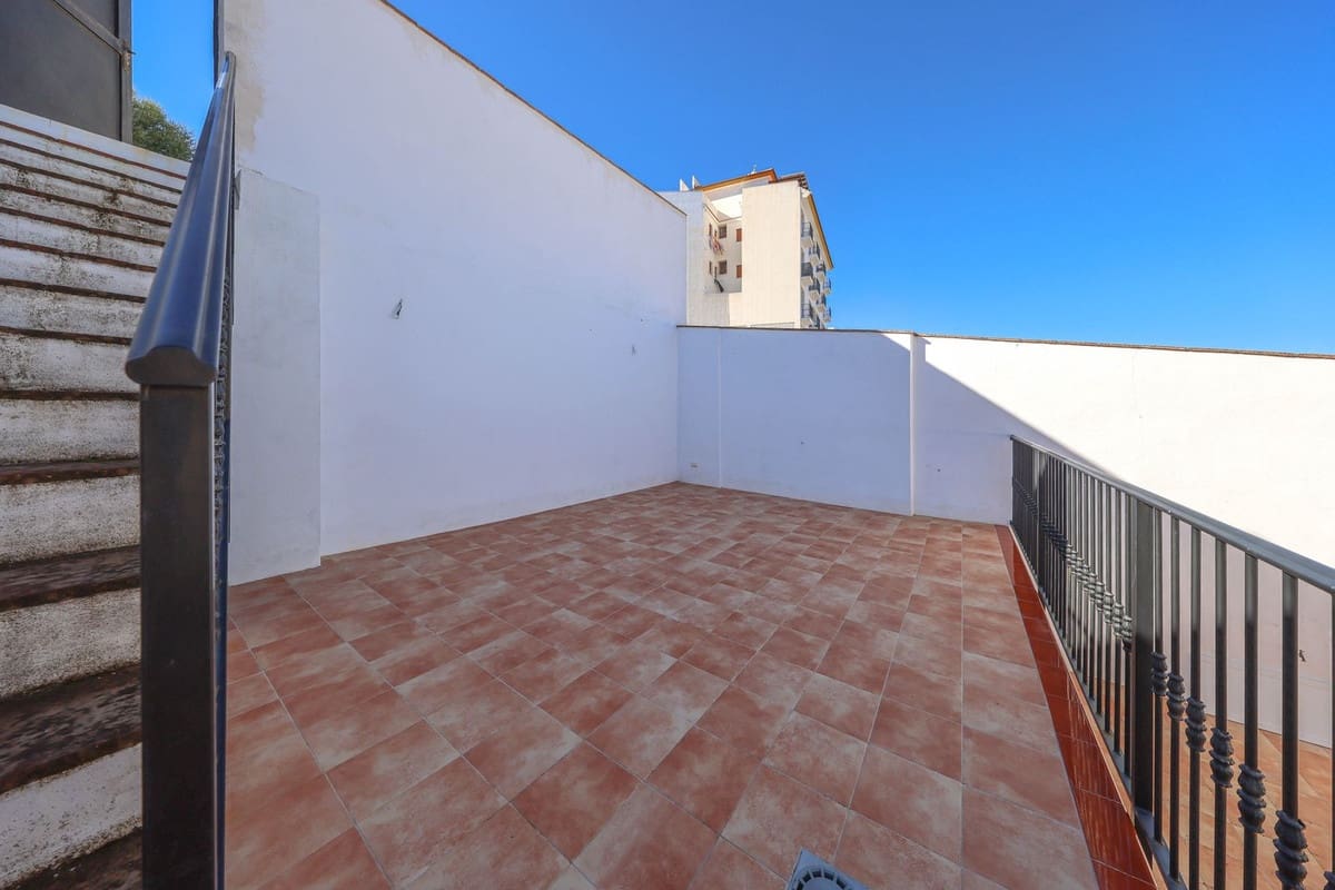 4 soverom Hus til salgs i Guaro med garasje - € 260 000 (Ref: 9420078)