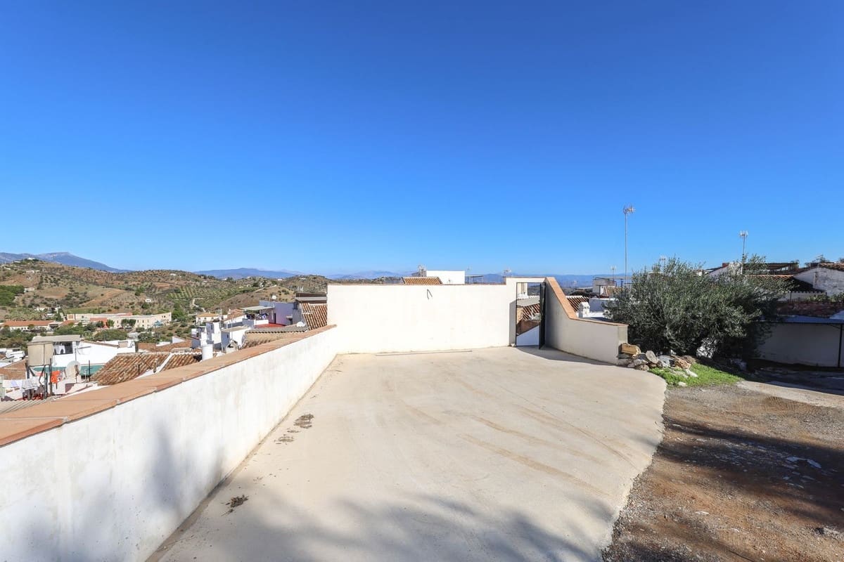 4 soverom Hus til salgs i Guaro med garasje - € 260 000 (Ref: 9420078)