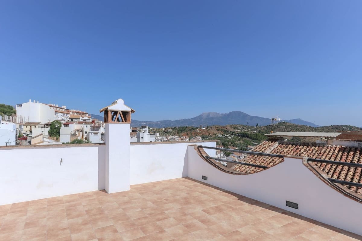 4 soverom Hus til salgs i Guaro med garasje - € 260 000 (Ref: 9420078)