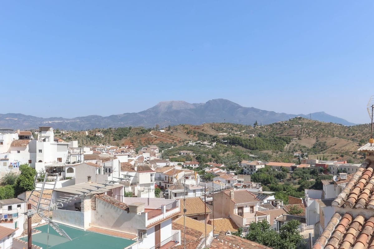 4 soverom Hus til salgs i Guaro med garasje - € 260 000 (Ref: 9420078)