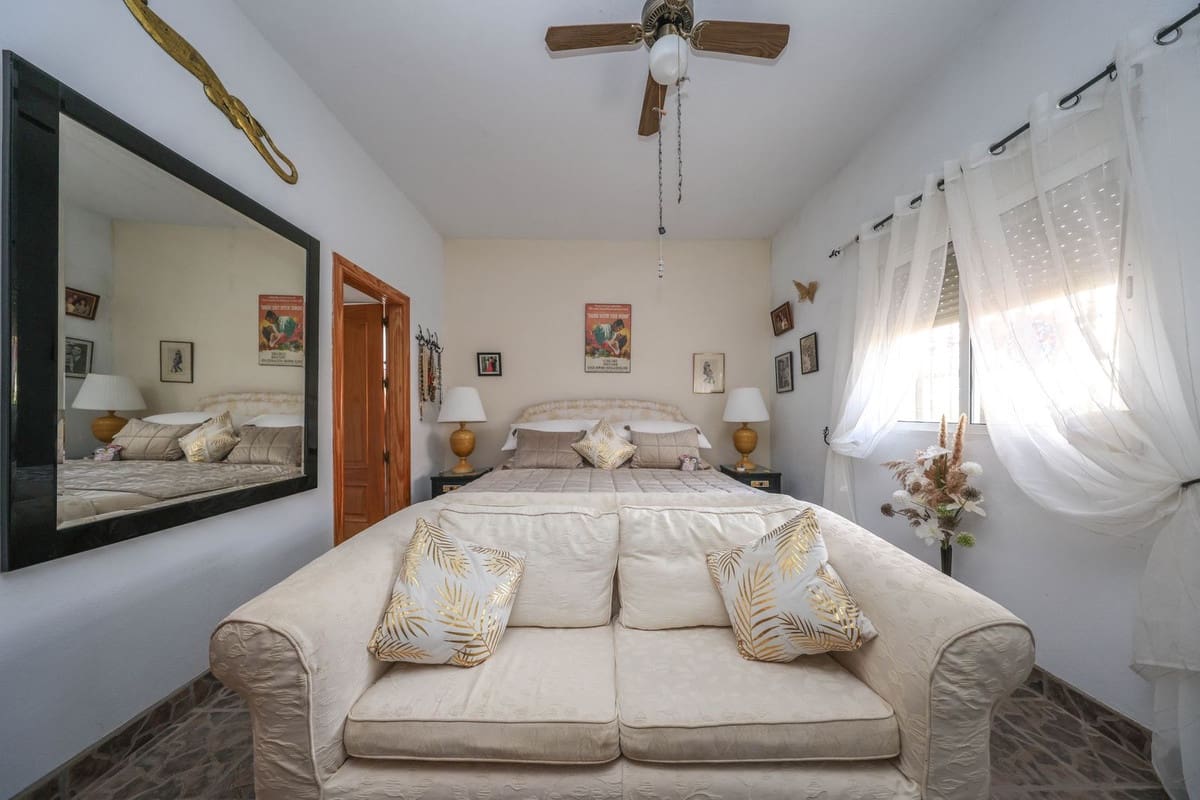 2 bedroom Villa for sale in Cartama - € 350,000 (Ref: 9438004)