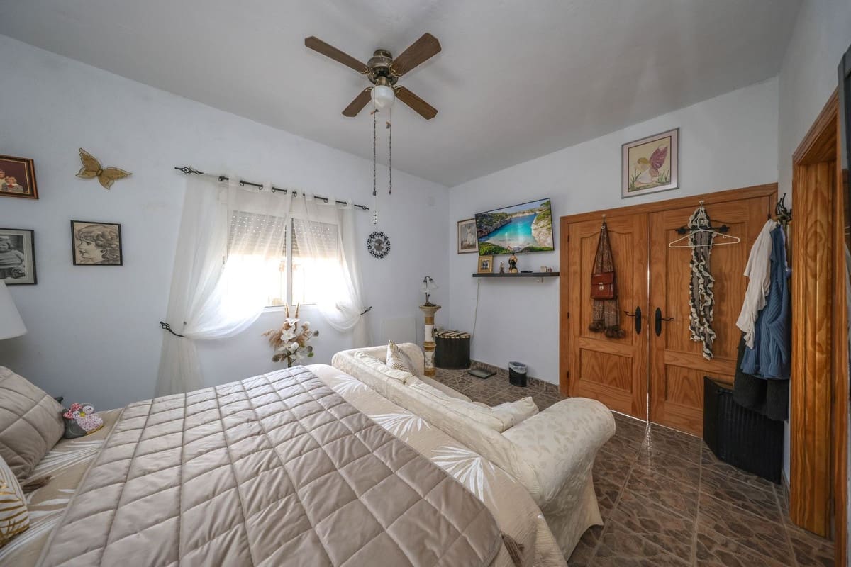 2 bedroom Villa for sale in Cartama - € 350,000 (Ref: 9438004)