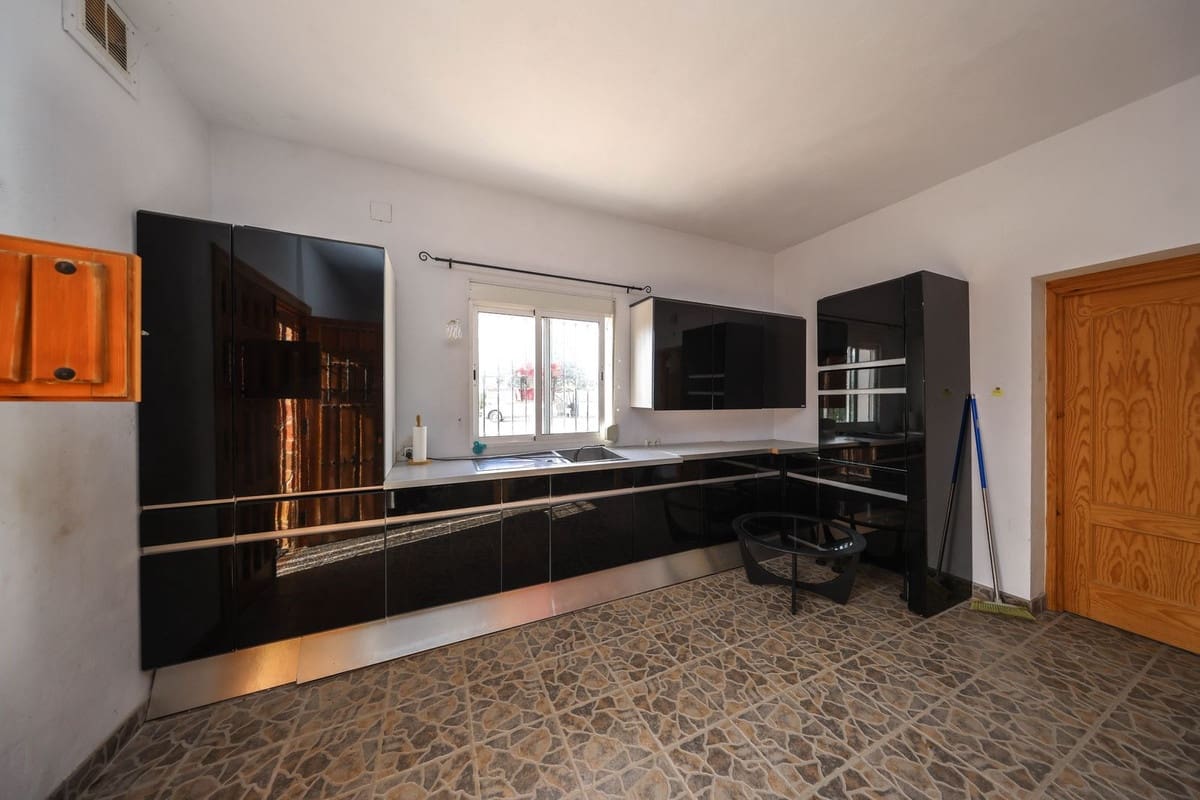 2 bedroom Villa for sale in Cartama - € 350,000 (Ref: 9438004)