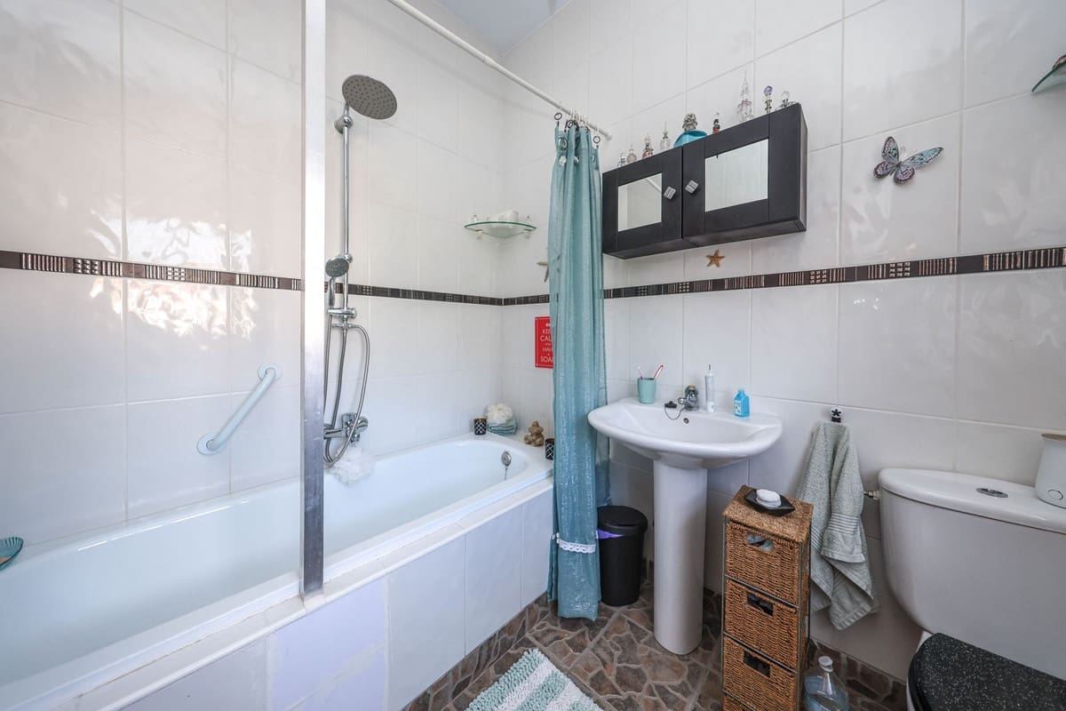 2 bedroom Villa for sale in Cartama - € 350,000 (Ref: 9438004)