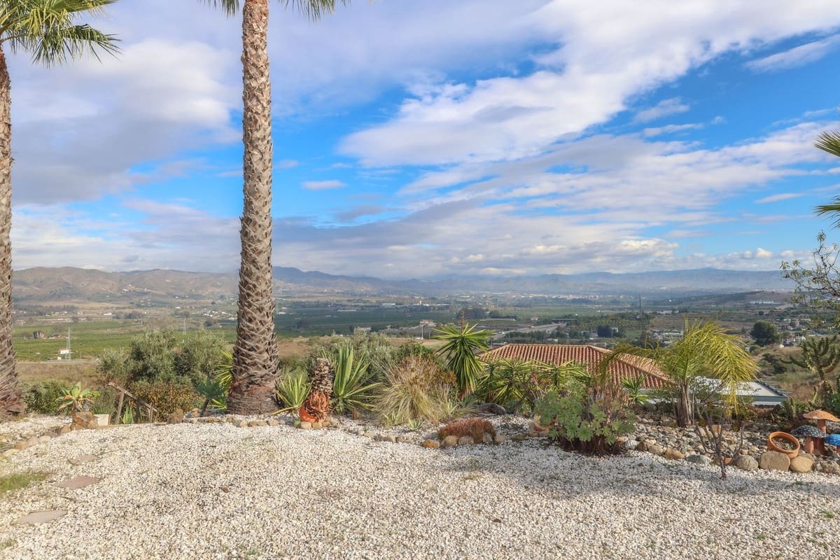 2 bedroom Villa for sale in Cartama - € 350,000 (Ref: 9438004)