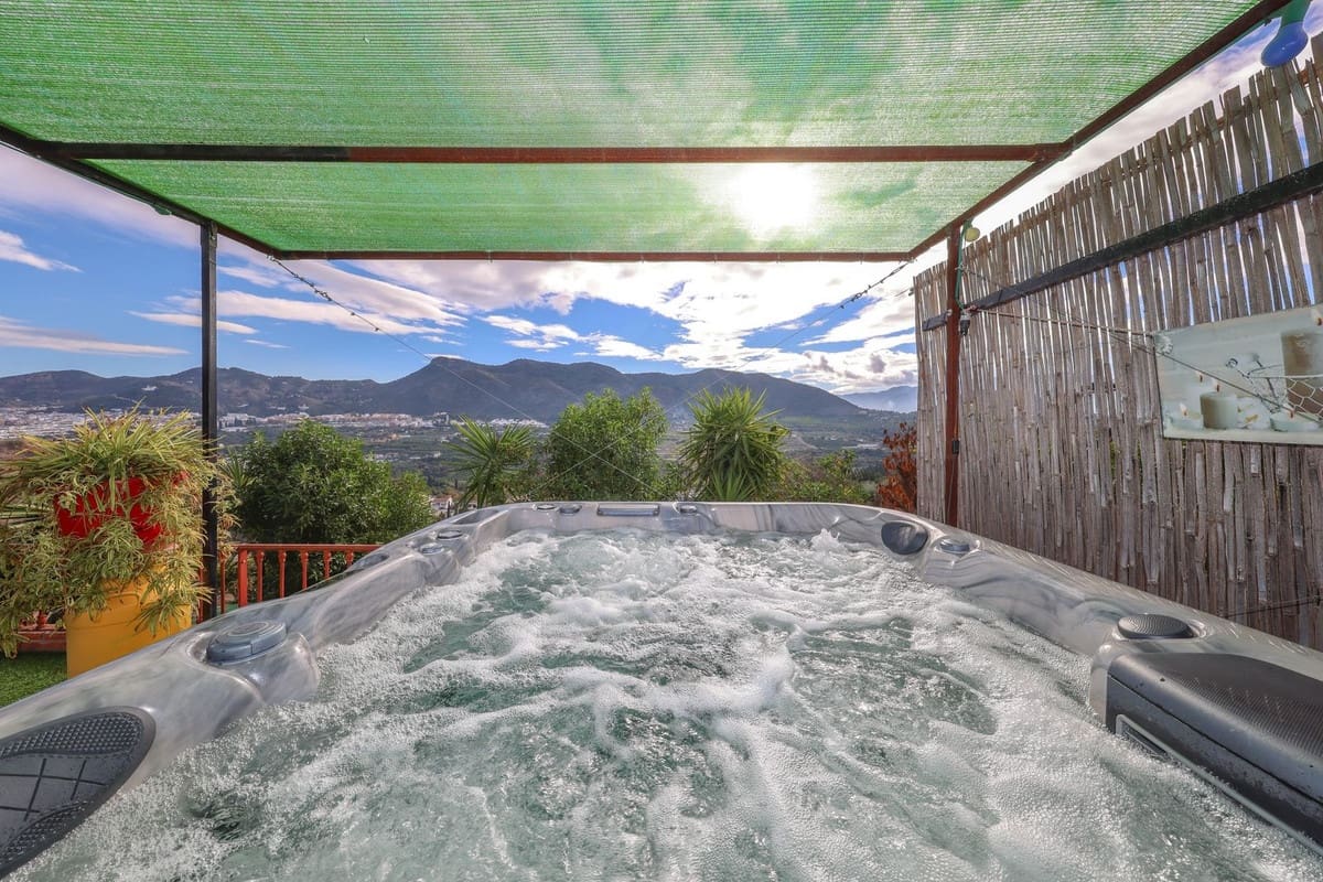 2 bedroom Villa for sale in Cartama - € 350,000 (Ref: 9438004)