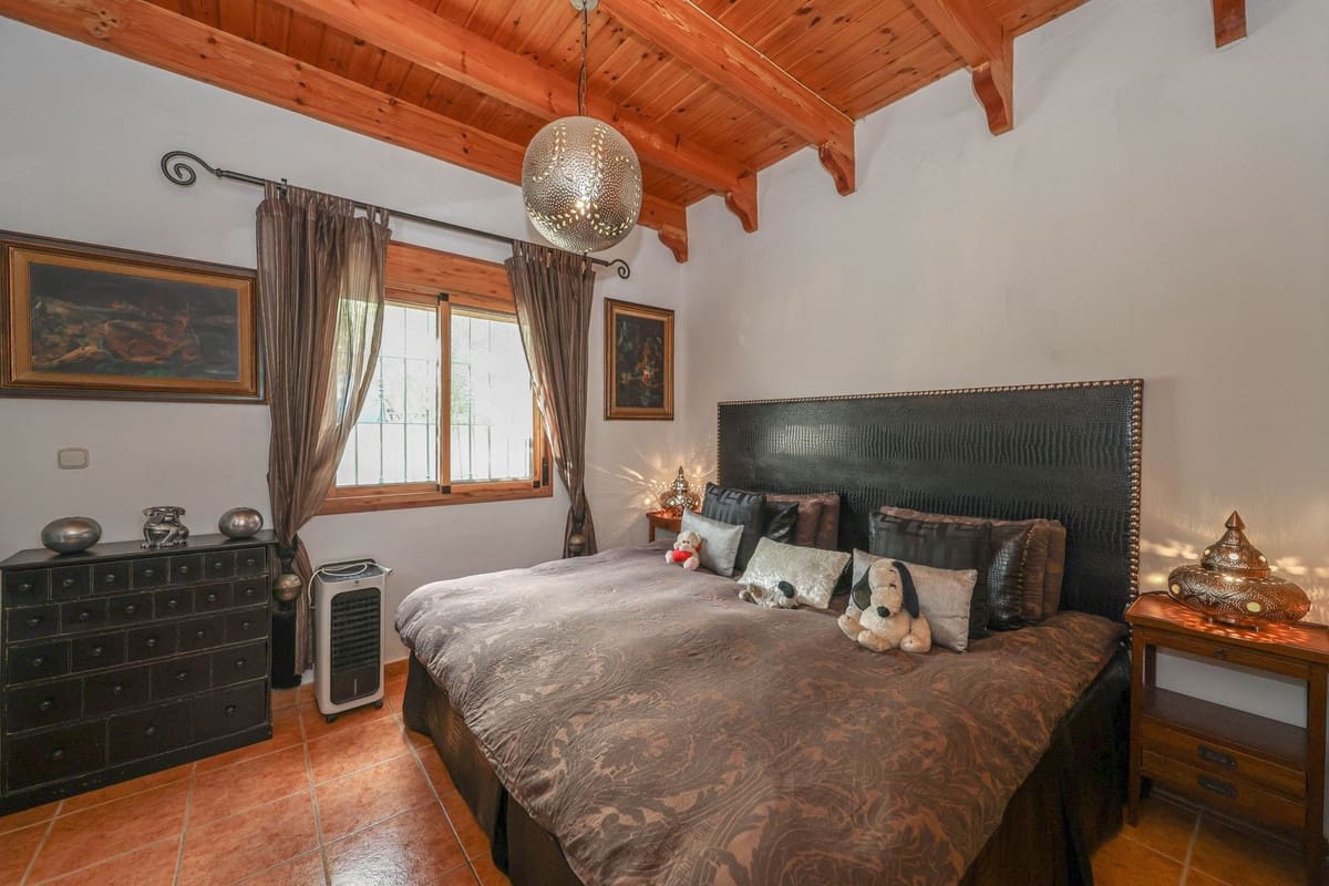 2 soverom Villa til salgs i Coin med svømmebasseng garasje - € 400 000 (Ref: 9453437)