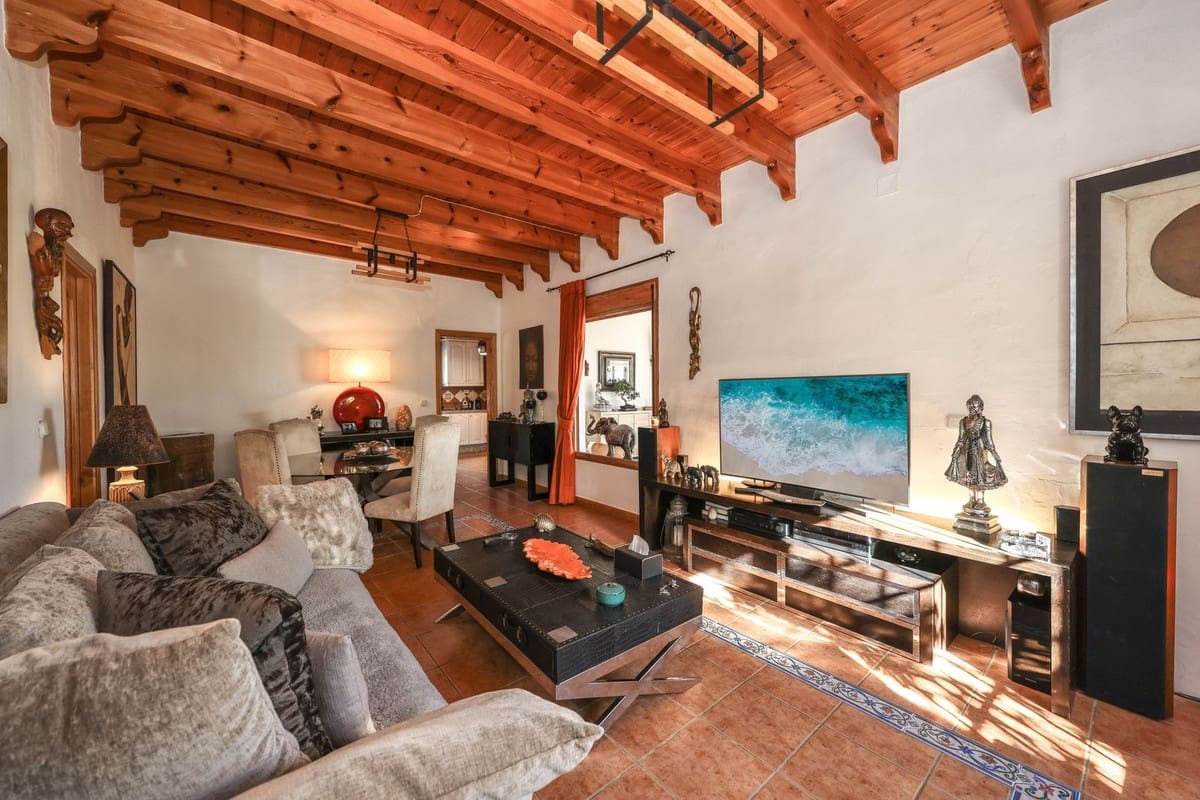 2 soverom Villa til salgs i Coin med svømmebasseng garasje - € 400 000 (Ref: 9453437)