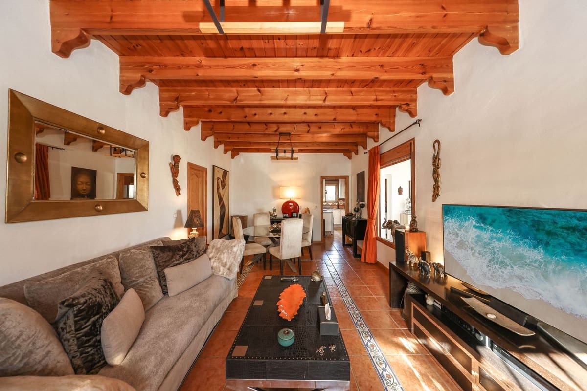 2 soverom Villa til salgs i Coin med svømmebasseng garasje - € 400 000 (Ref: 9453437)