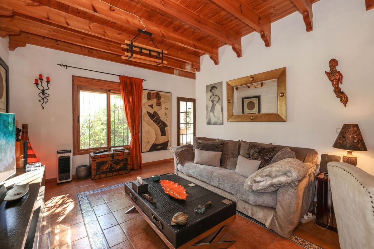 2 soverom Villa til salgs i Coin med svømmebasseng garasje - € 400 000 (Ref: 9453437)