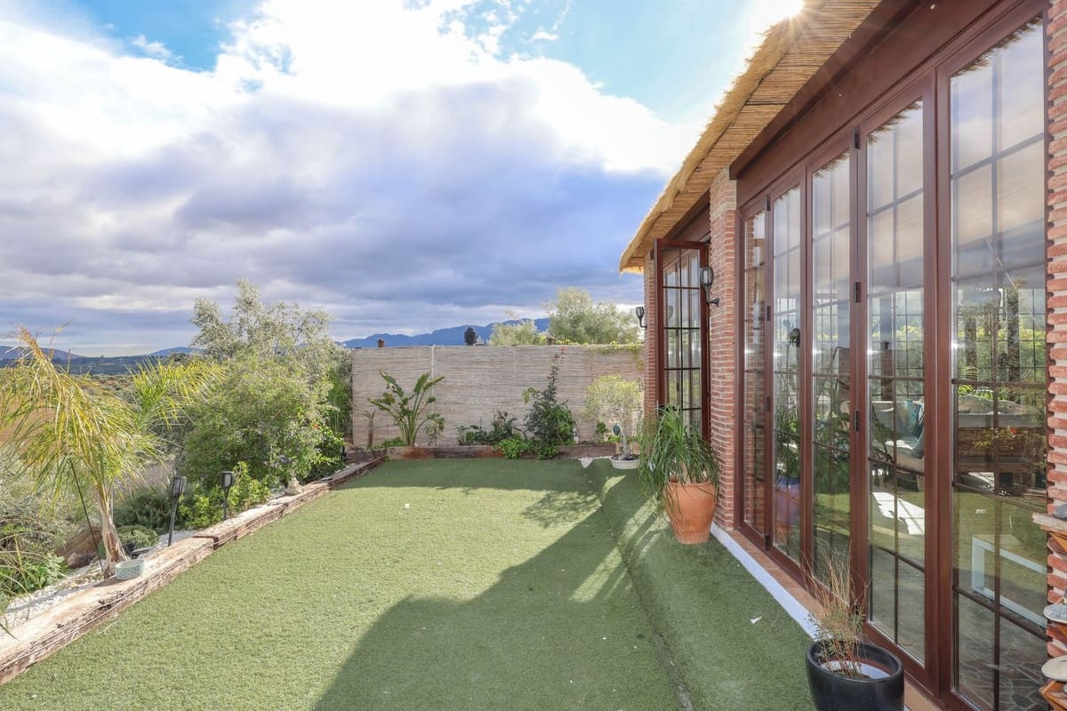 2 soverom Villa til salgs i Coin med svømmebasseng garasje - € 400 000 (Ref: 9453437)