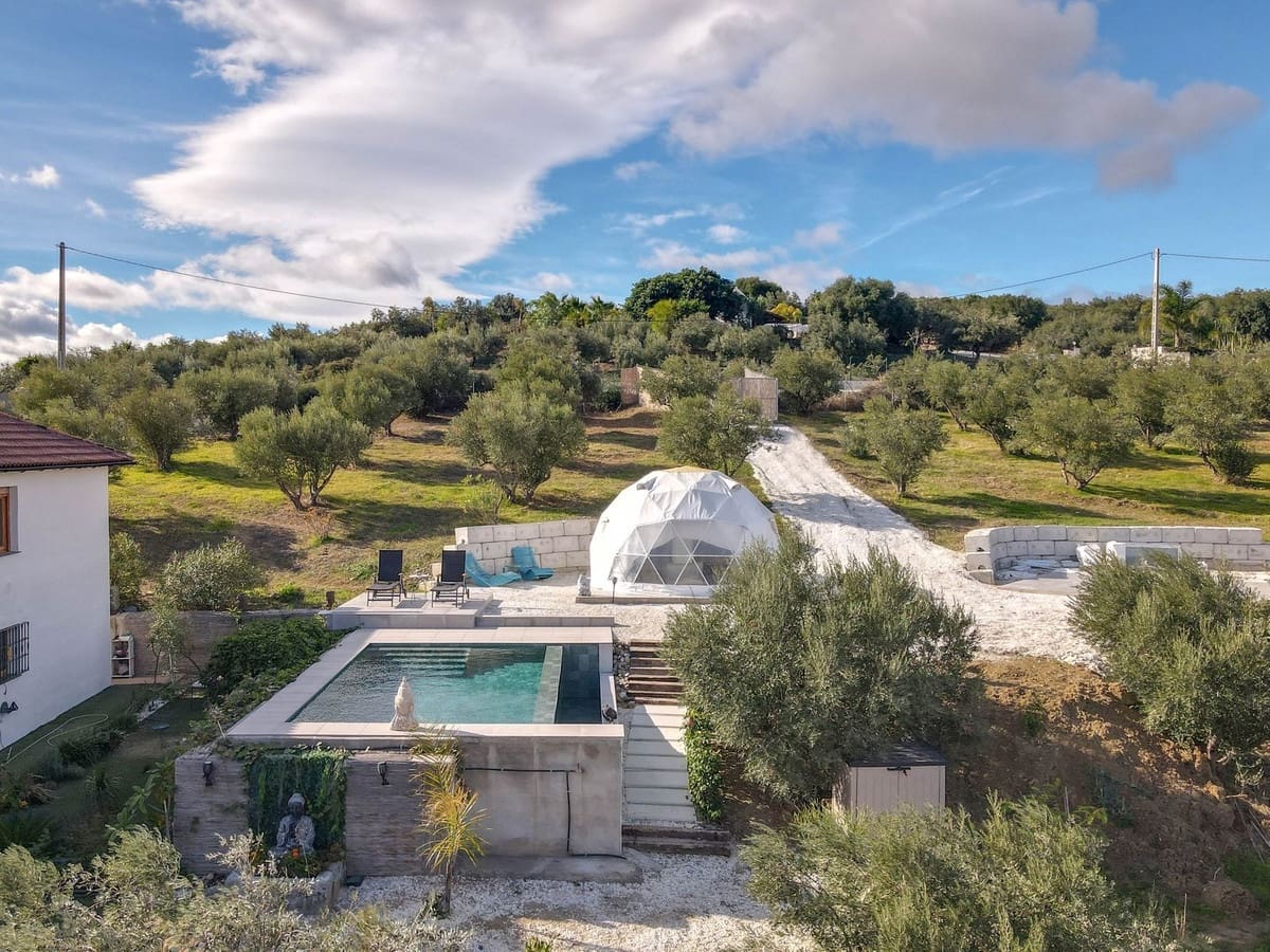 2 soverom Villa til salgs i Coin med svømmebasseng garasje - € 400 000 (Ref: 9453437)