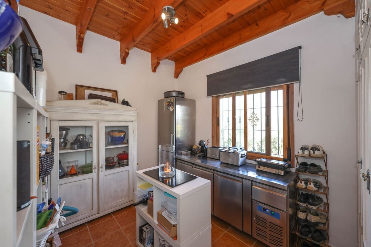 2 soveværelse Villa til salg i Coin med swimmingpool garage - € 400.000 (Ref: 9453437)