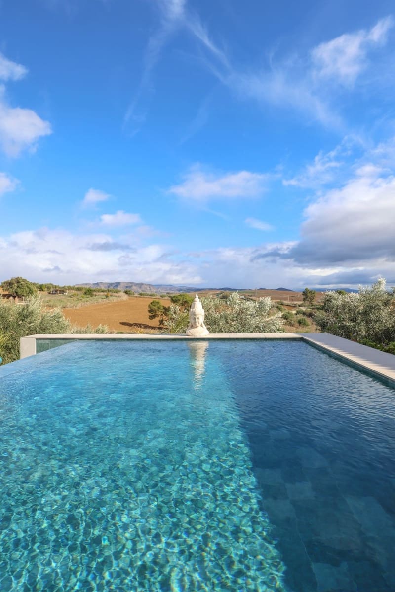 2 soveværelse Villa til salg i Coin med swimmingpool garage - € 400.000 (Ref: 9453437)