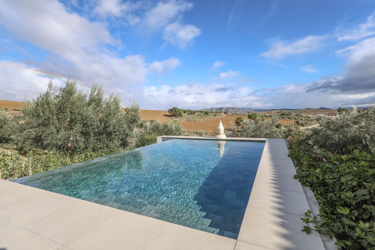 2 soveværelse Villa til salg i Coin med swimmingpool garage - € 400.000 (Ref: 9453437)