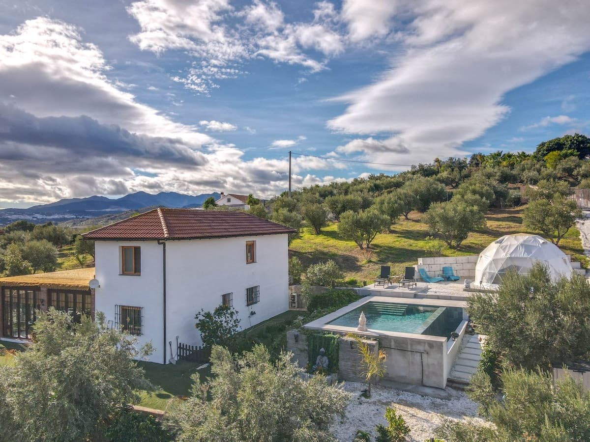 2 soveværelse Villa til salg i Coin med swimmingpool garage - € 400.000 (Ref: 9453437)