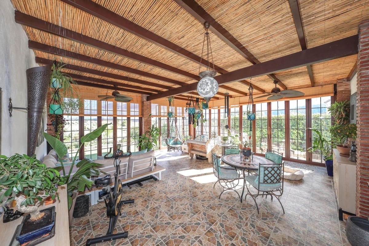 2 soveværelse Villa til salg i Coin med swimmingpool garage - € 400.000 (Ref: 9453437)