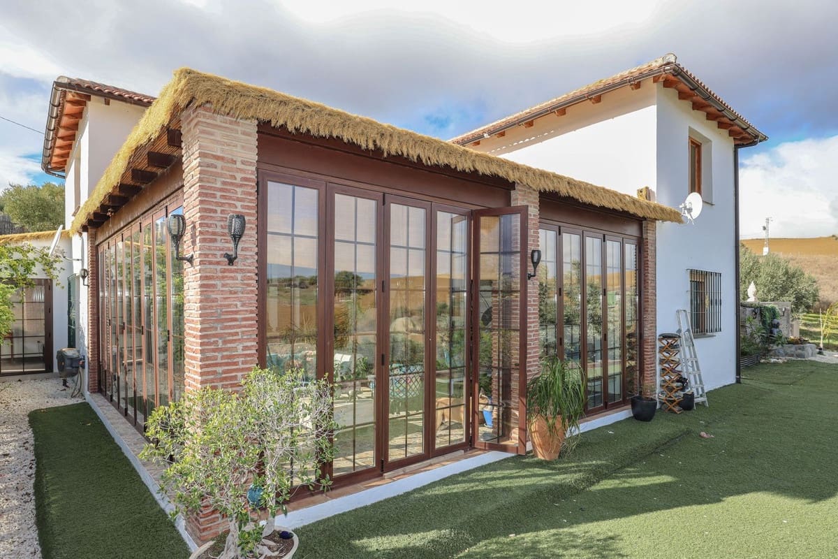 2 soveværelse Villa til salg i Coin med swimmingpool garage - € 400.000 (Ref: 9453437)