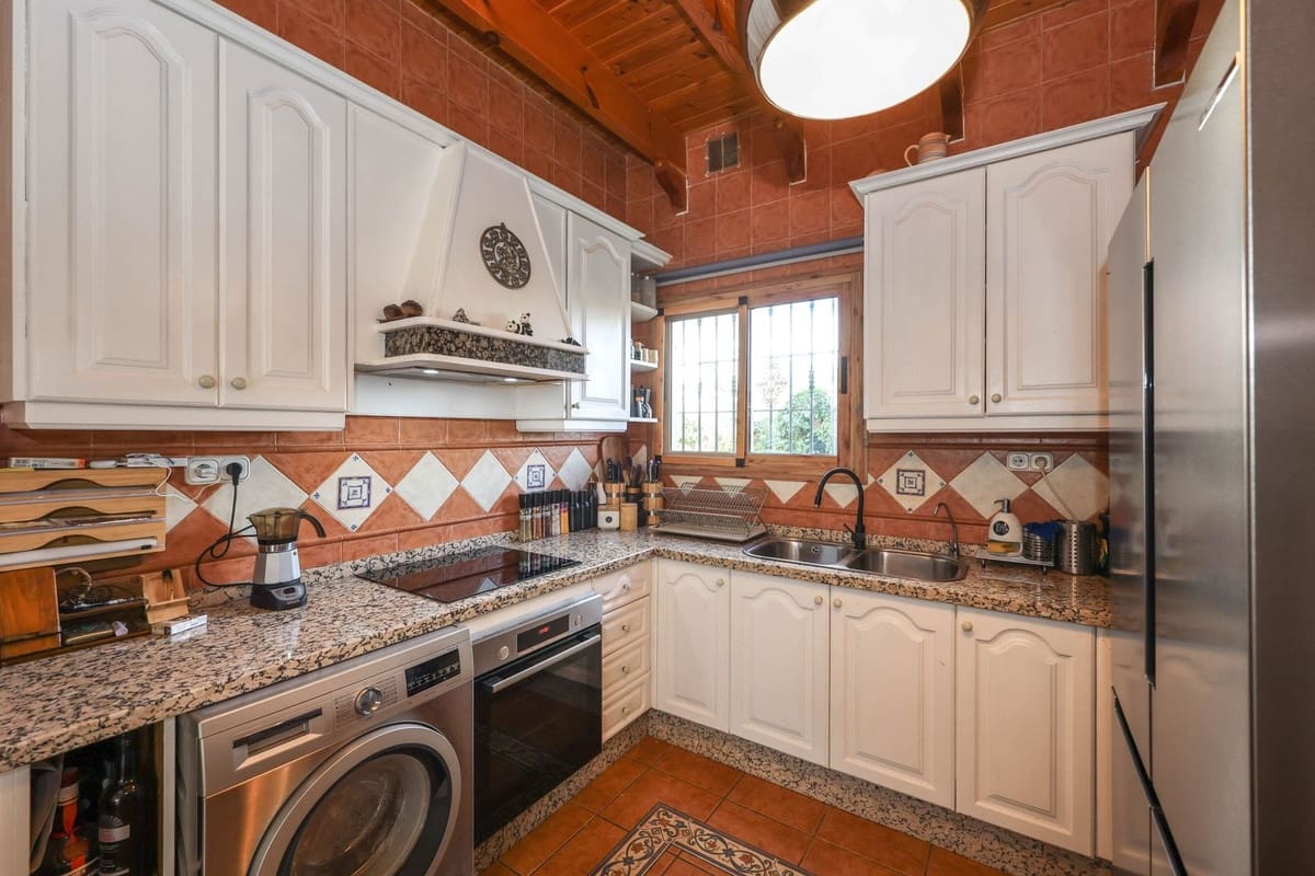 2 bedroom Villa for sale in Coin with pool garage - € 400,000 (Ref: 9453437)