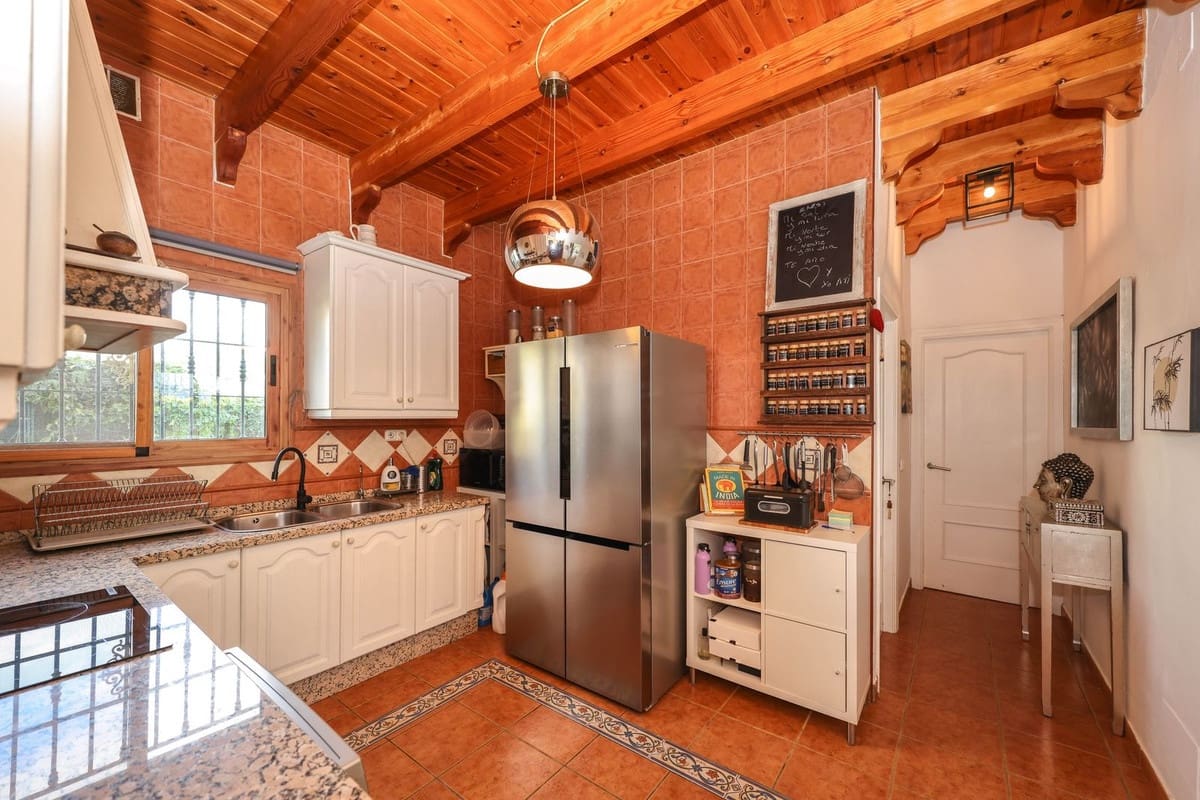 2 bedroom Villa for sale in Coin with pool garage - € 400,000 (Ref: 9453437)