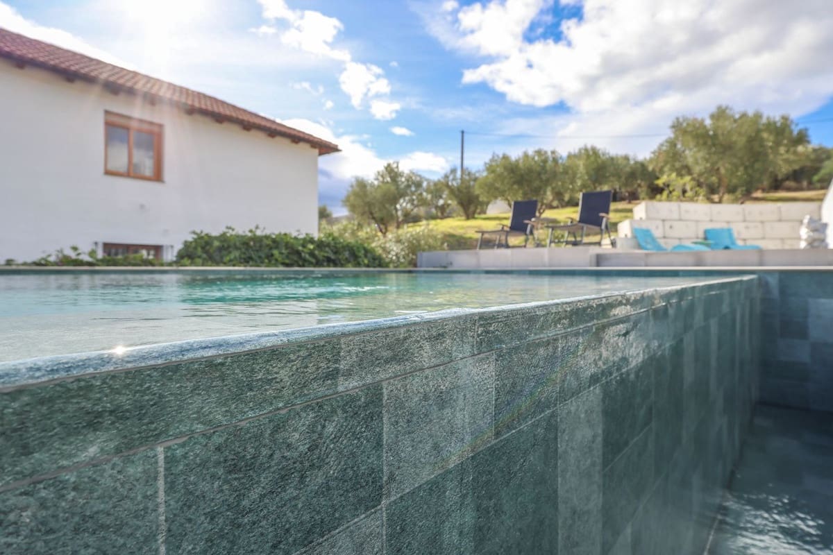 2 bedroom Villa for sale in Coin with pool garage - € 400,000 (Ref: 9453437)