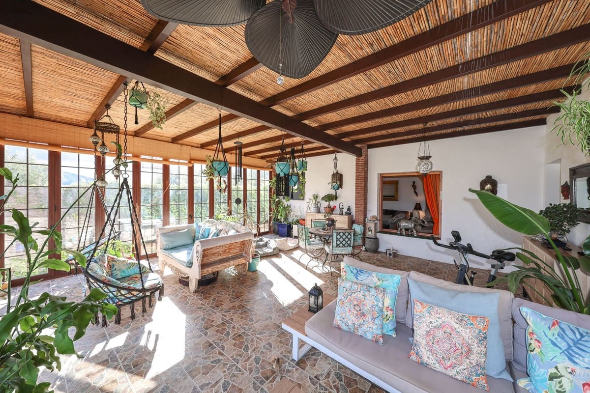 2 bedroom Villa for sale in Coin with pool garage - € 400,000 (Ref: 9453437)