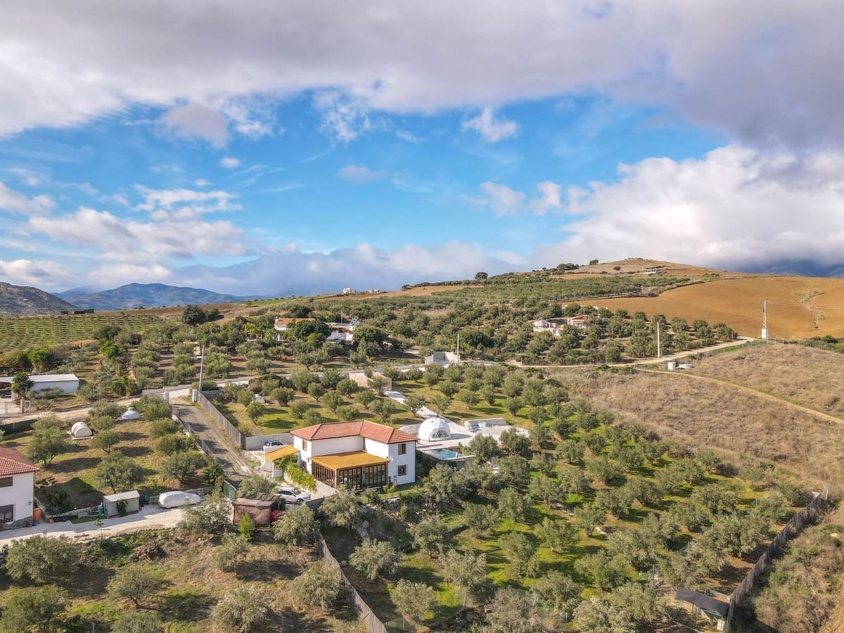 2 bedroom Villa for sale in Coin with pool garage - € 400,000 (Ref: 9453437)