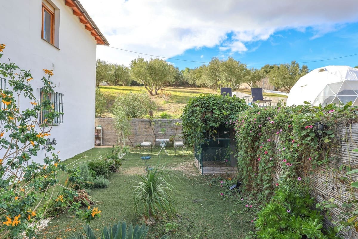 2 bedroom Villa for sale in Coin with pool garage - € 400,000 (Ref: 9453437)