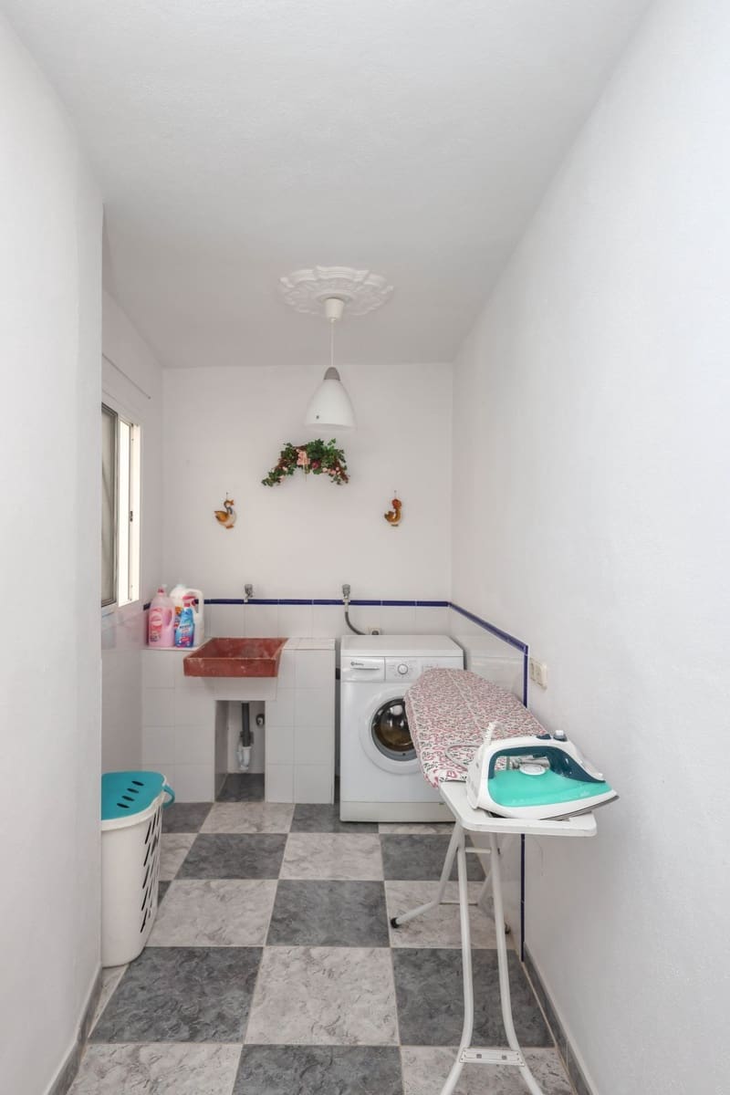 4 bedroom Townhouse for sale in Tolox with garage - € 220,000 (Ref: 9516222)