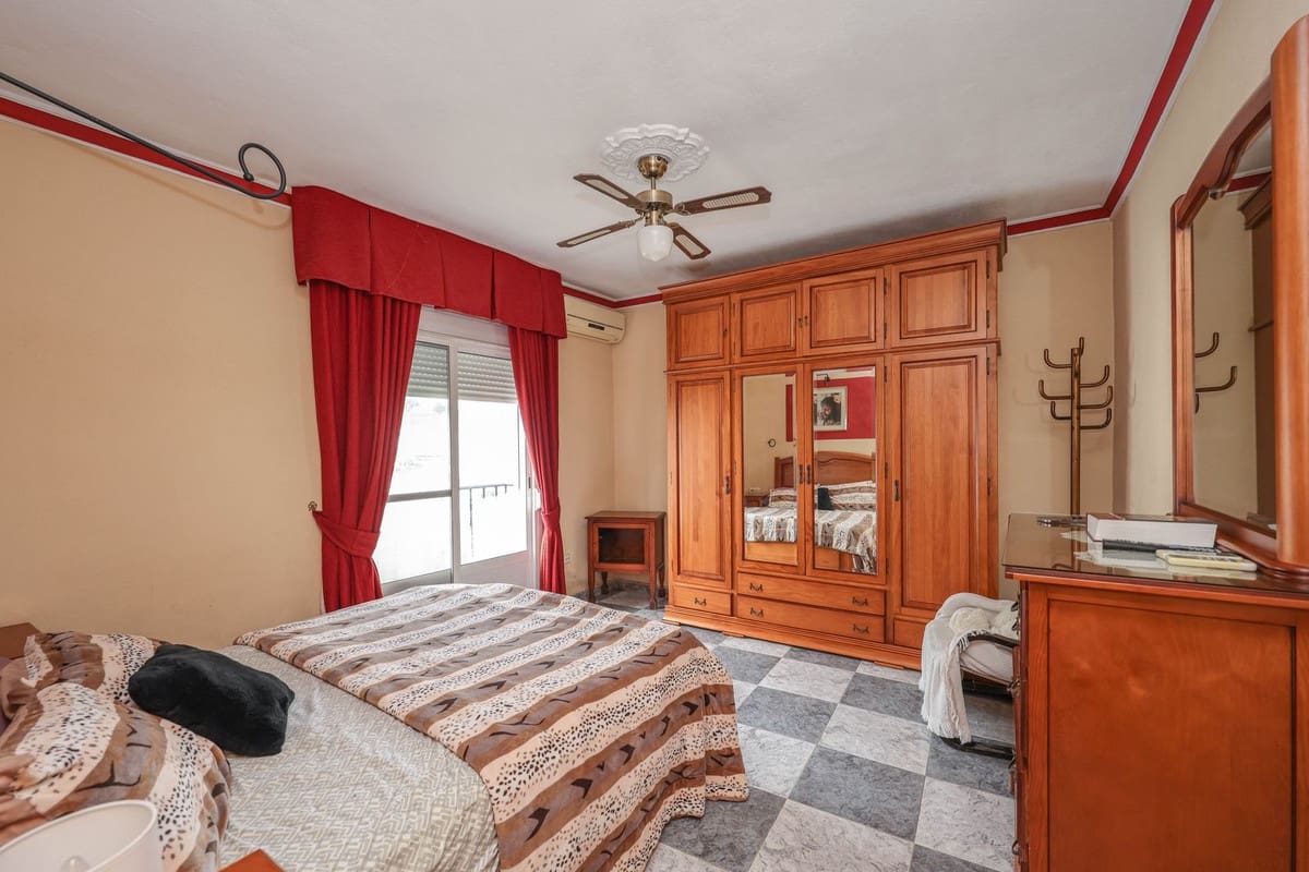 4 bedroom Townhouse for sale in Tolox with garage - € 220,000 (Ref: 9516222)