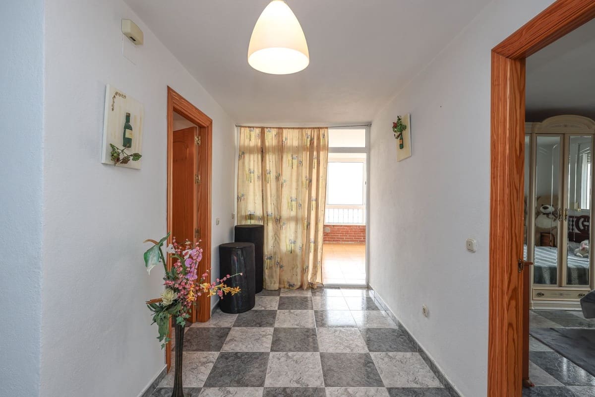 4 bedroom Townhouse for sale in Tolox with garage - € 220,000 (Ref: 9516222)