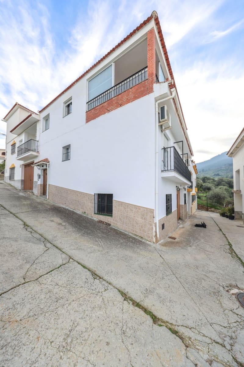 4 bedroom Townhouse for sale in Tolox with garage - € 220,000 (Ref: 9516222)